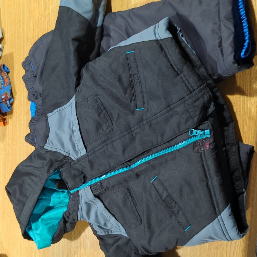 Boys 3T coat and snowpants